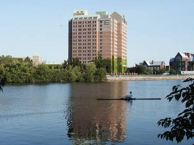 DoubleTree Suites by Hilton Hotel Boston - Cambridge