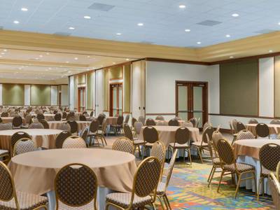 Embassy Suites Hotel Dorado Del Mar Beach & Golf Resort