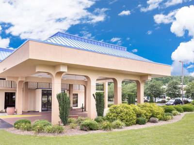 Baymont Inn & Suites Greenville