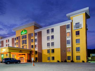 La Quinta Inn & Suites Elkview - Charleston NE