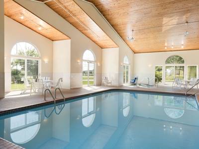 Country Inn & Suites by Radisson, Mason City, IA