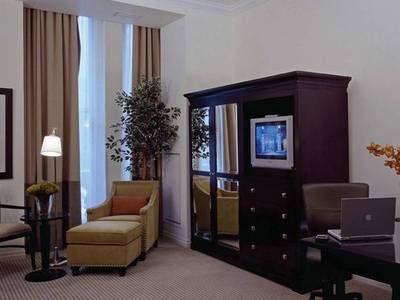 One King West Hotel & Residence