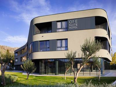 One Suite Hotel