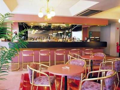 Adelaide Meridien Hotel & Apartments