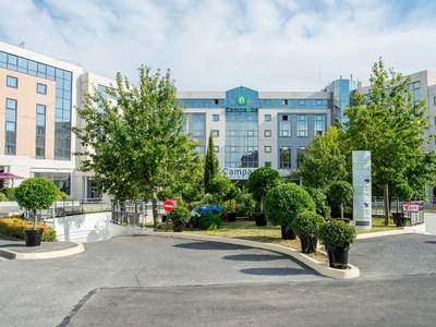 Campanile Roissy en France