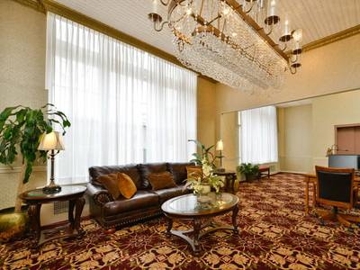 The Genetti Hotel & Suites