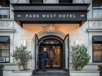 Park West Hotel 