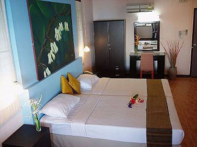 Koh Ngai Cliff Beach Resort