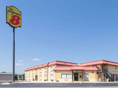 Super 8 by Wyndham Clinton