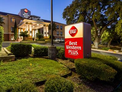 Best Western Plus Hill Country Suites