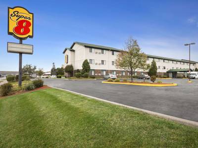 Super 8 Milwaukee Airport