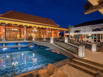 Ramada Suites By Wyndham Solo