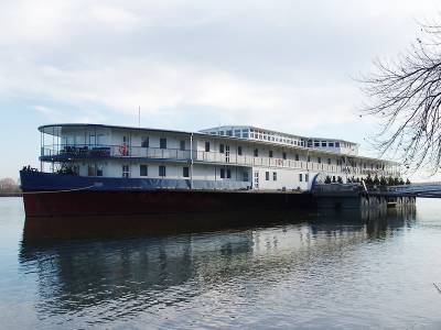 Aquamarina Boat Hotel