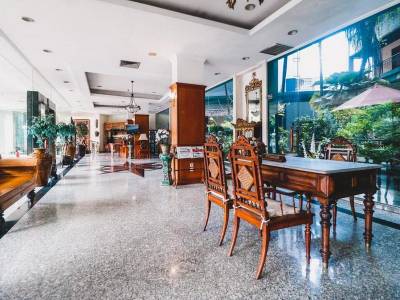 The Paragon Hotel by RedDoorz