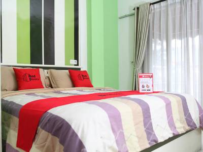 Rizh Garden Family Hotel by RedDoorz