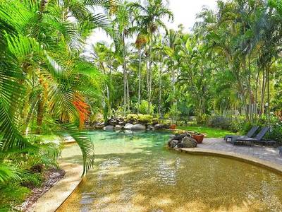 Golden Sands Beachfront Apartment Resort