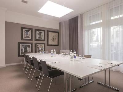 EMA House Hotel Suites