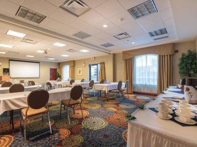 Holiday Inn Express & Suites Belleville