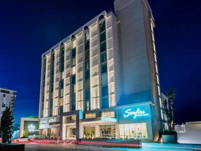 Serafina Beach Hotel 