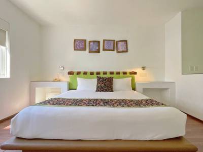 Seven Crown Express & Suites Cabo San Lucas