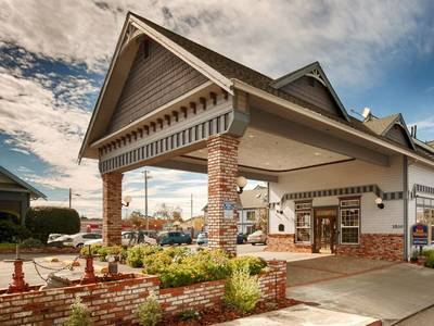 Best Western Plus Bayshore Inn