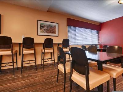 Best Western El Rey Inn & Suites