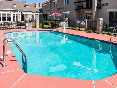 Clarion Inn & Suites - Savannah