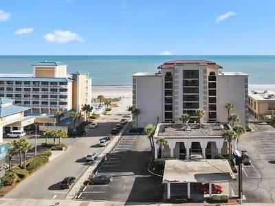 Econo Lodge Inn & Suites Beach Front Central