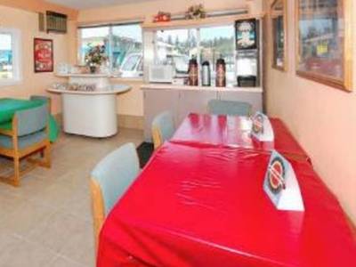 Travelodge by Wyndham Tacoma Near McChord AFB