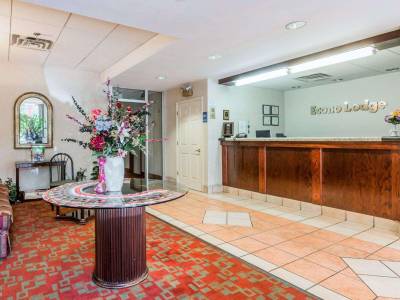 Econo Lodge Near Stewart International Airport