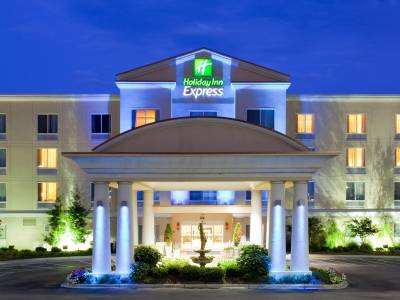 Holiday Inn Express Hotel & Suites Concord