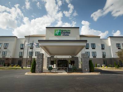 Holiday Inn Express & Suites Madison