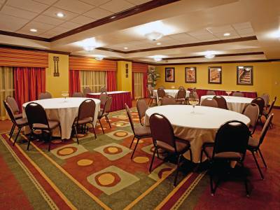 Holiday Inn Express & Suites Charleston Ashley Phosphate