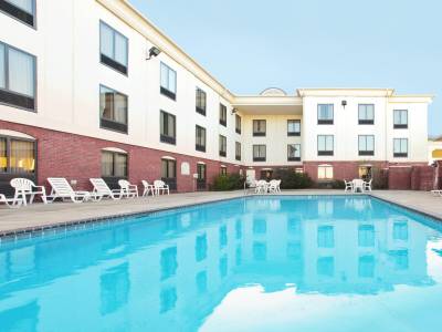 Holiday Inn Express & Suites Pine Bluff/Pines Mall