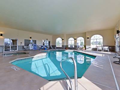 Holiday Inn Express & Suites Farmington - Bloomfield