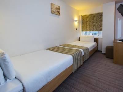 Eden Plaza Kensington Hotel