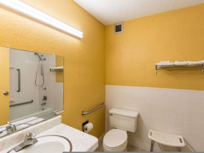 Econo Lodge Inn & Suites