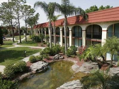 Maingate Lakeside Resort