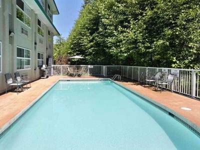 Four Points by Sheraton Surrey