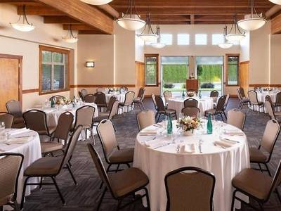 The Cove Lakeside Resort