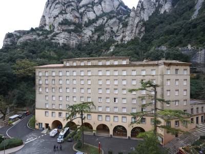 Hostal Abat Cisneros