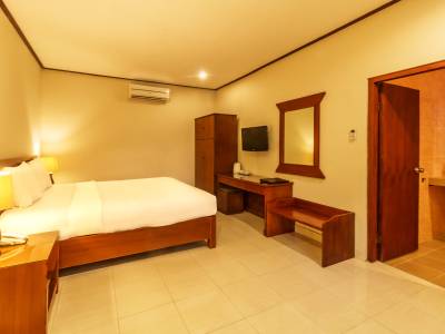 Yulia Beach Inn by ZEN Rooms