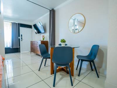 Boca Raton Plaza Hotel & Suites