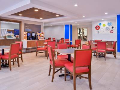 Holiday Inn Express & Suites Selma