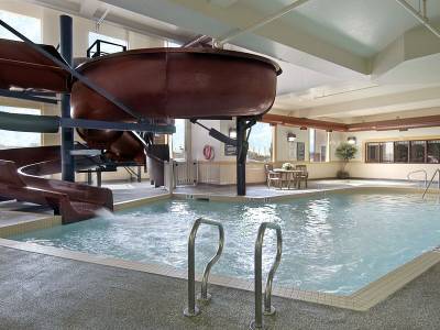 Ramada by Wyndham Airdrie Hotel & Suites