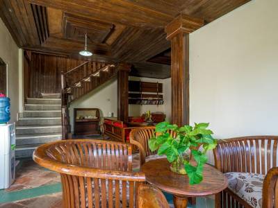 Lakeview Hotel & Restaurant