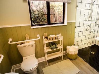 Three Tree Hill Lodge