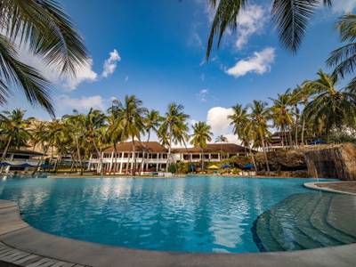 PrideInn Flamingo Beach Resort