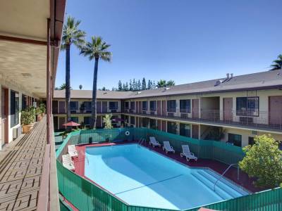 Studio City Court Yard Hotel - Hollywood