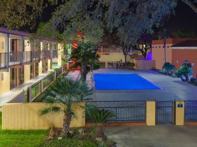 Baymont Inn & Suites Savannah Midtown